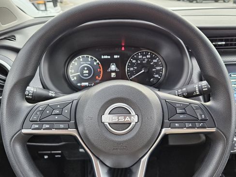 Used 2024 Nissan Kicks SV image 11