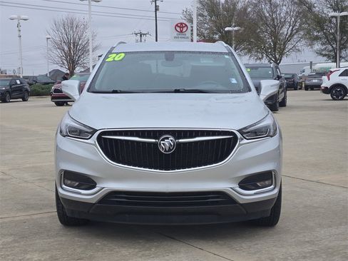 Used 2020 Buick Enclave Essence image 2