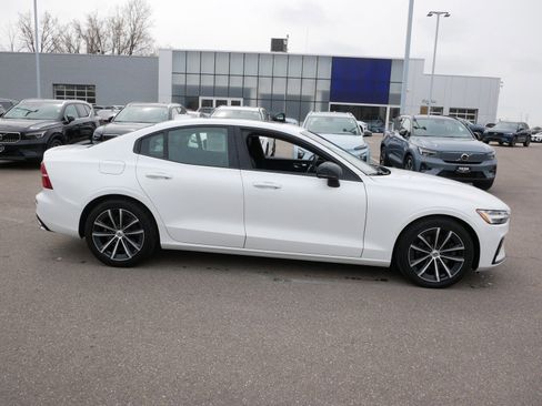 Used 2022 Volvo S60 B5 Momentum w/ Premium Package AWD/4WD image 8