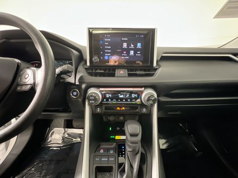 Used 2025 Toyota RAV4 XLE w/ Convenience Package FWD image 25