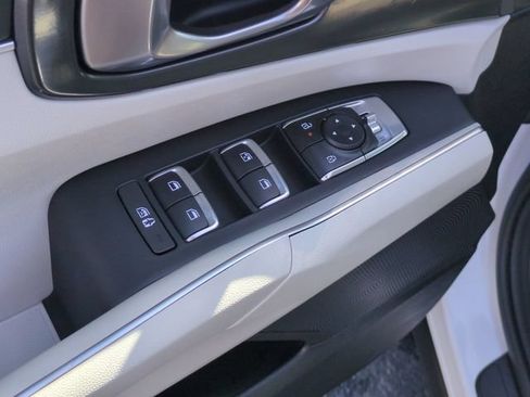 Certified 2025 Kia Sorento S w/ Panoramic Sunroof Package FWD image 13