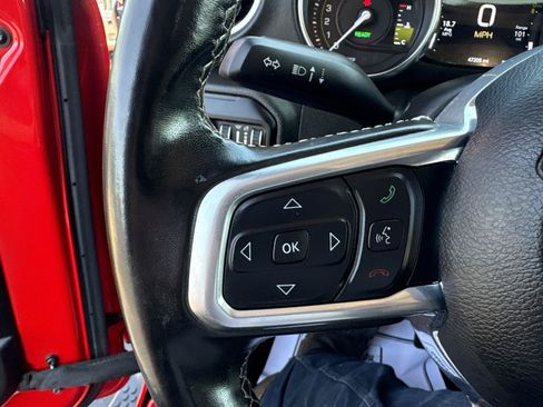 Used 2022 Jeep Wrangler Unlimited Sahara AWD/4WD image 18