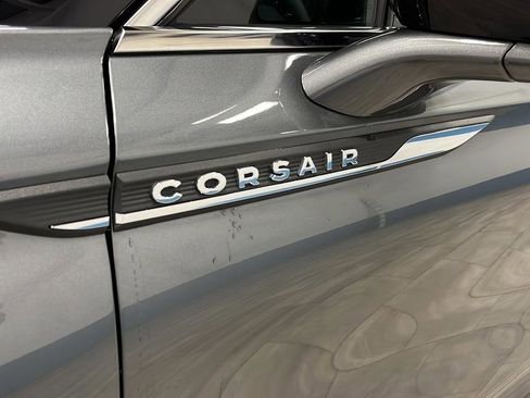 Used 2025 Lincoln Corsair Reserve AWD/4WD image 40