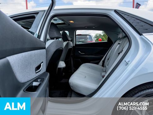 Certified 2026 Hyundai Elantra Limited FWD image 9