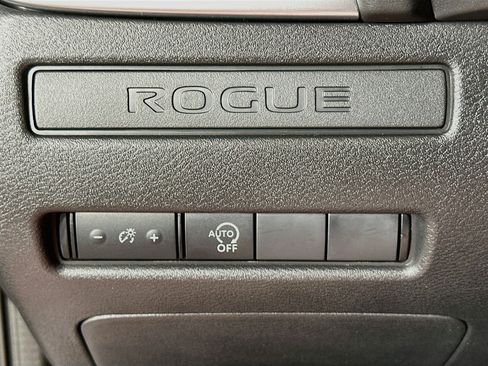 Used 2025 Nissan Rogue S FWD image 17