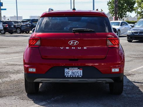 Used 2023 Hyundai Venue SEL FWD image 7
