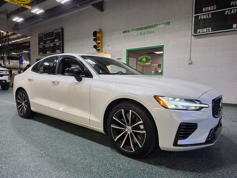 Used 2023 Volvo S60 T8 Plus image 4