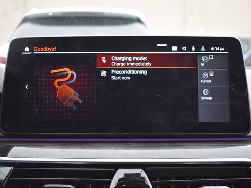 Used 2023 BMW 530e xDrive w/ Executive Package image 17