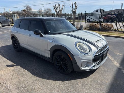 Used 2019 MINI Cooper Clubman S w/ Premium Package image 1