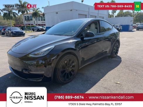Used 2021 Tesla Model Y Long Range image 1