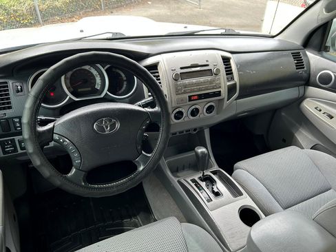 Used 2011 Toyota Tacoma 4x4 Double Cab w/ TRD Sport Pkg w/JBL Audio image 10