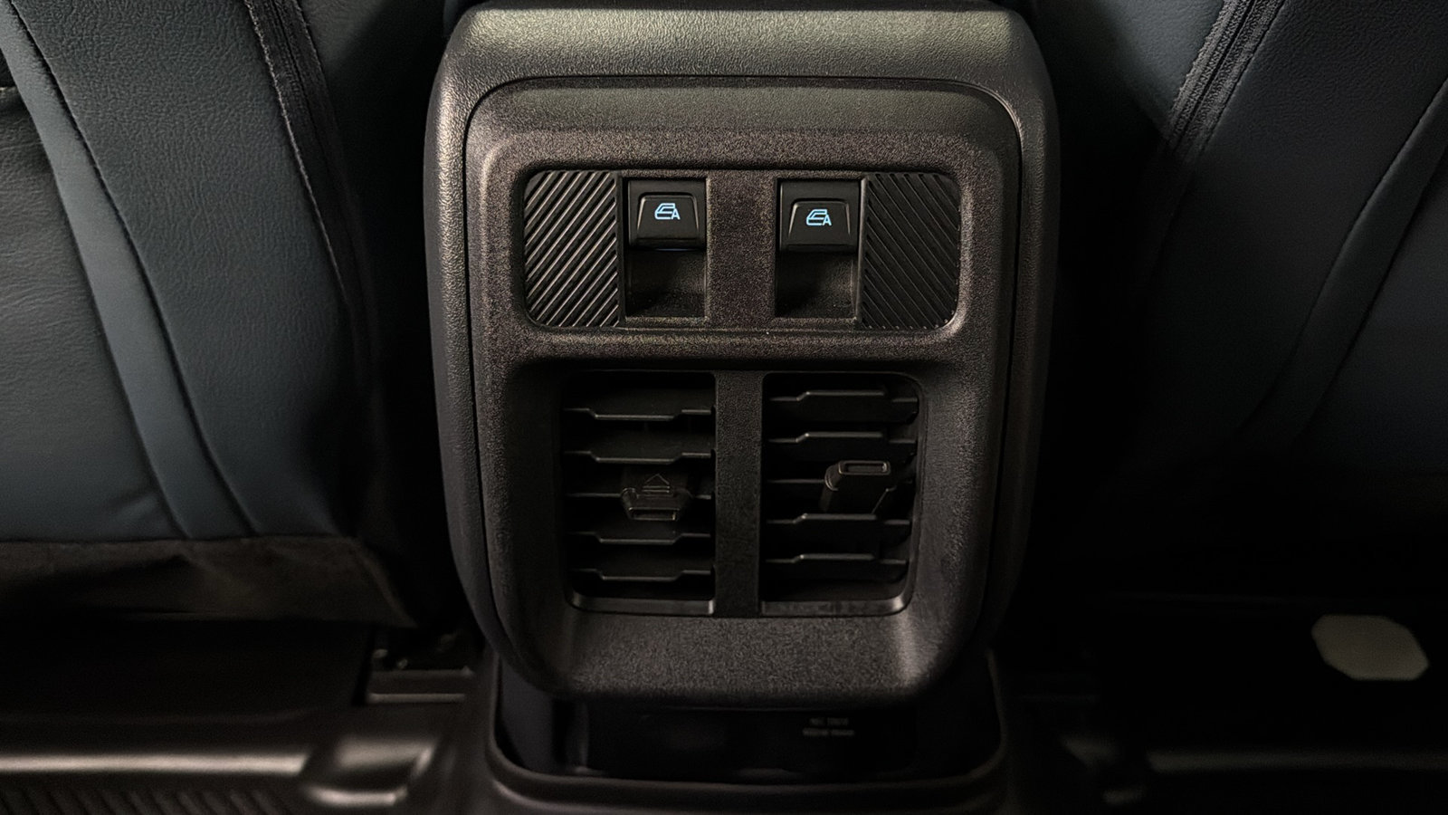 Used 2025 Ford Bronco Heritage Edition AWD/4WD image 35