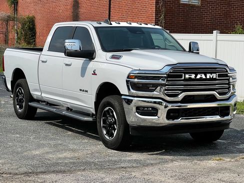 Used 2025 RAM 2500 Laramie AWD/4WD image 12