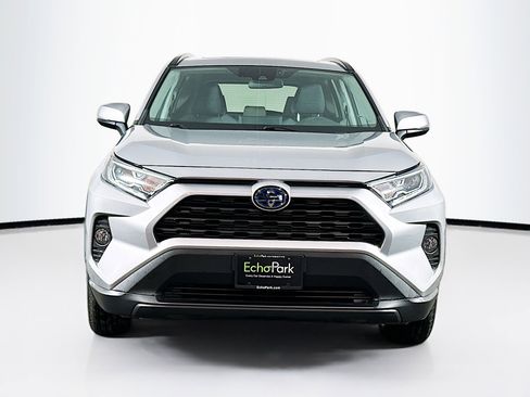 Used 2019 Toyota RAV4 XLE image 2
