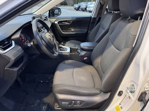 Used 2022 Toyota RAV4 XLE image 11