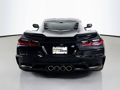 Used 2023 Chevrolet Corvette Z06 w/ Stealth Interior Trim Package RWD image 8
