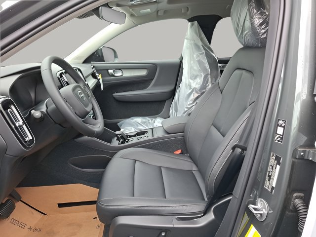 New 2026 Volvo XC40 B5 Core w/ Climate Package AWD/4WD image 5