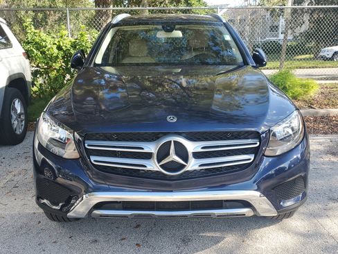 Used 2019 Mercedes-Benz GLC 300 w/ Premium Package image 2