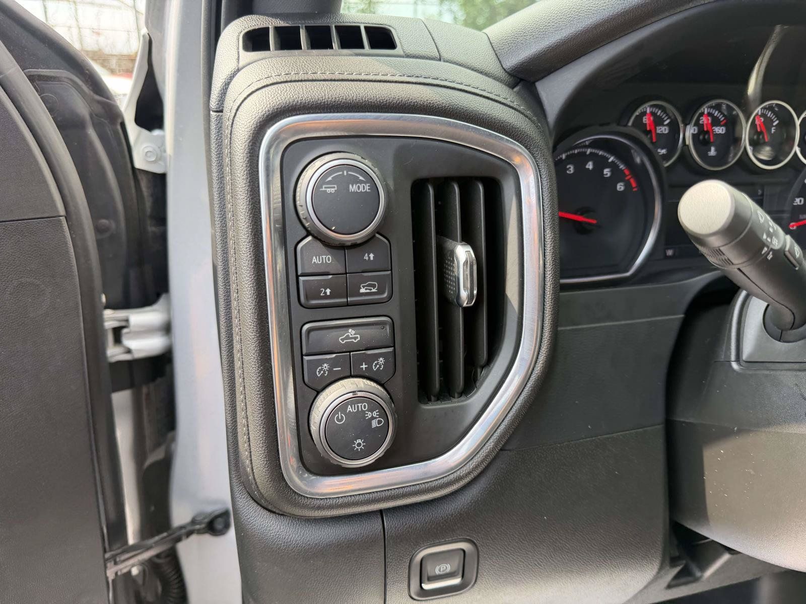 Used 2021 Chevrolet Silverado 1500 LT w/ Bed Protection Package AWD/4WD image 16