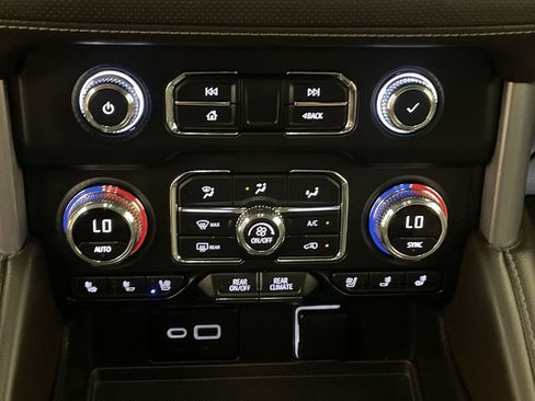 Used 2022 GMC Yukon SLT w/ SLT Premium Package AWD/4WD image 12