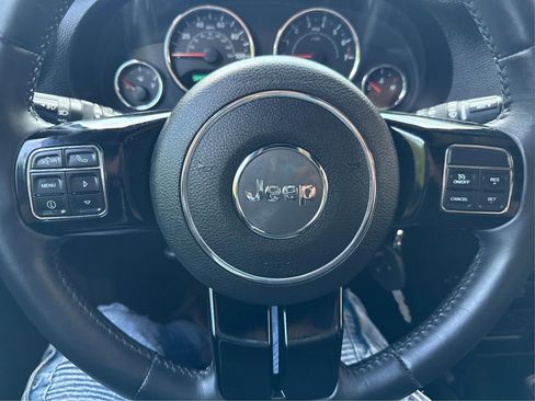 Used 2014 Jeep Wrangler Unlimited Sahara image 7