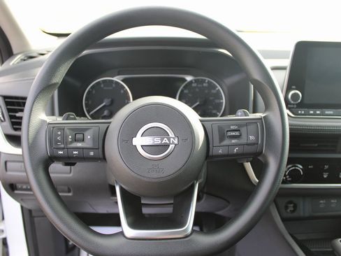 Used 2024 Nissan Rogue S image 13