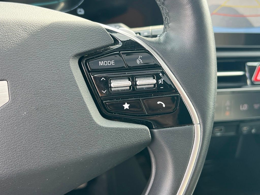 Used 2023 Kia Niro SX Touring FWD image 21
