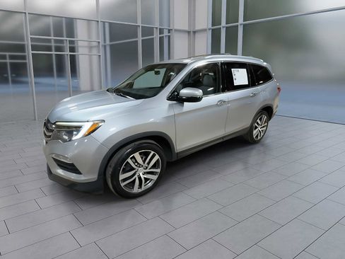 Used 2016 Honda Pilot Touring image 4