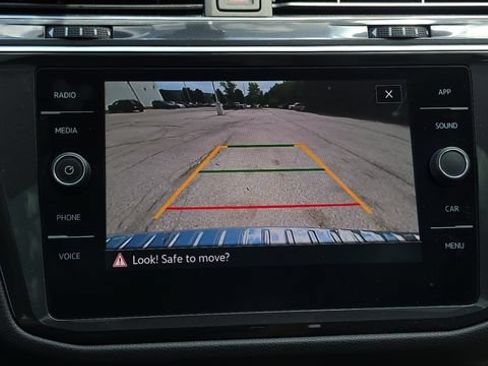 Used 2021 Volkswagen Tiguan SE w/ Panoramic Sunroof Package AWD/4WD image 39