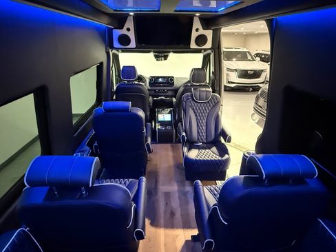 Used 2024 Mercedes-Benz Sprinter 2500 image 35