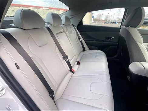 Certified 2024 Hyundai Elantra Limited image 28