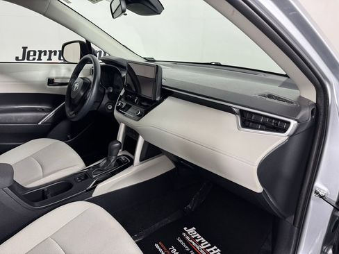 Used 2024 Toyota Corolla Cross L image 35