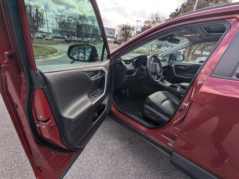 Used 2022 Toyota RAV4 Limited image 8