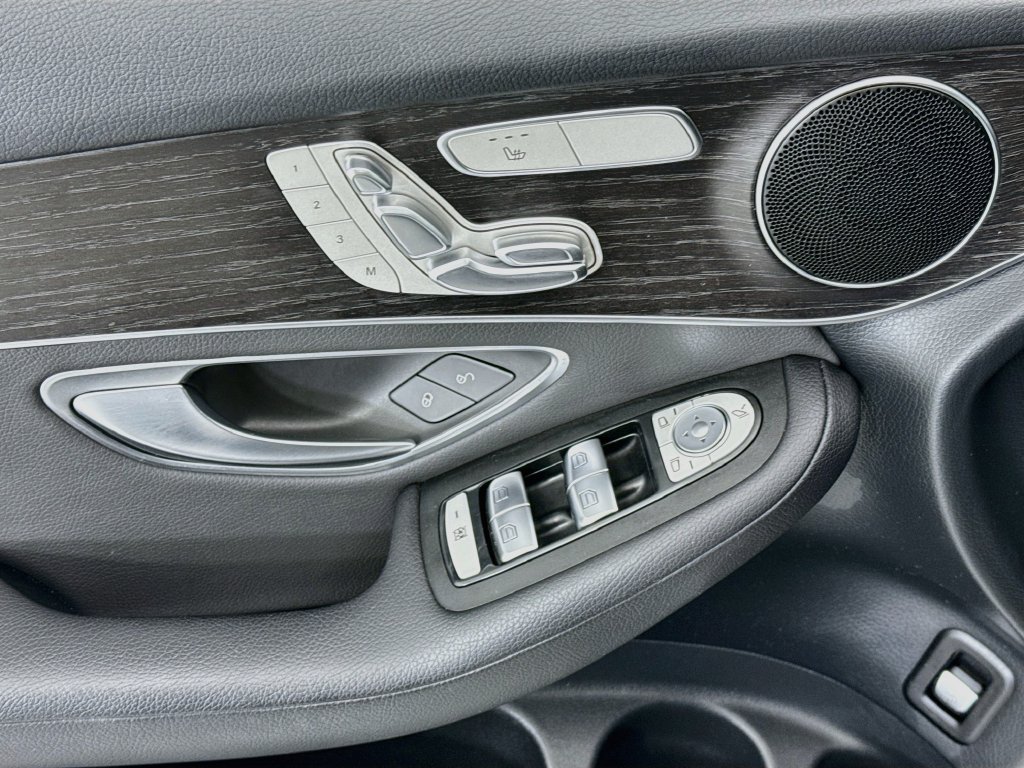 Certified 2022 Mercedes-Benz GLC 300 image 21
