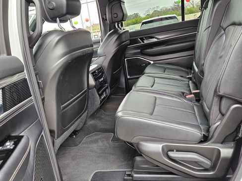 Used 2023 Jeep Wagoneer Series II image 7