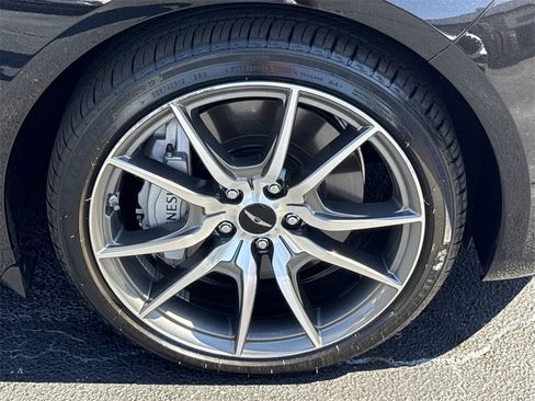 Used 2025 Genesis G70 2.5T image 12