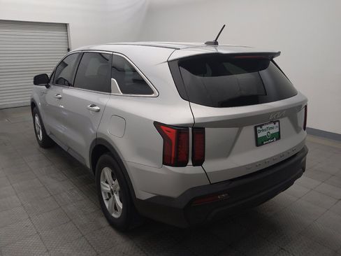 Used 2022 Kia Sorento LX FWD image 5