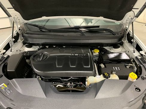 Used 2019 Jeep Cherokee Limited w/ Technology Group AWD/4WD image 15