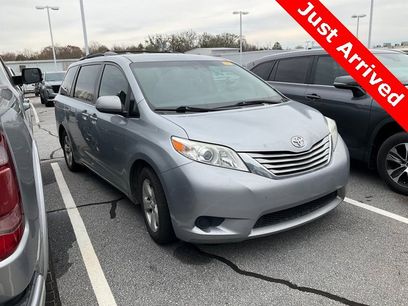 Used 2016 Toyota Sienna LE