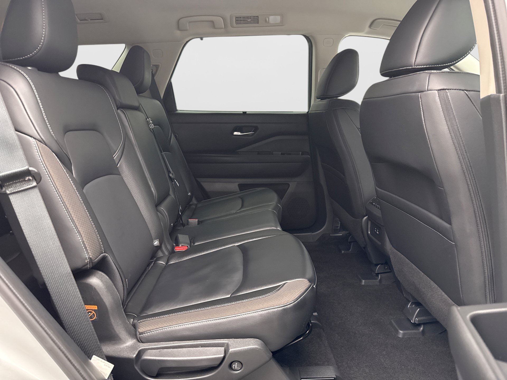 Used 2023 Nissan Pathfinder SL AWD/4WD image 19