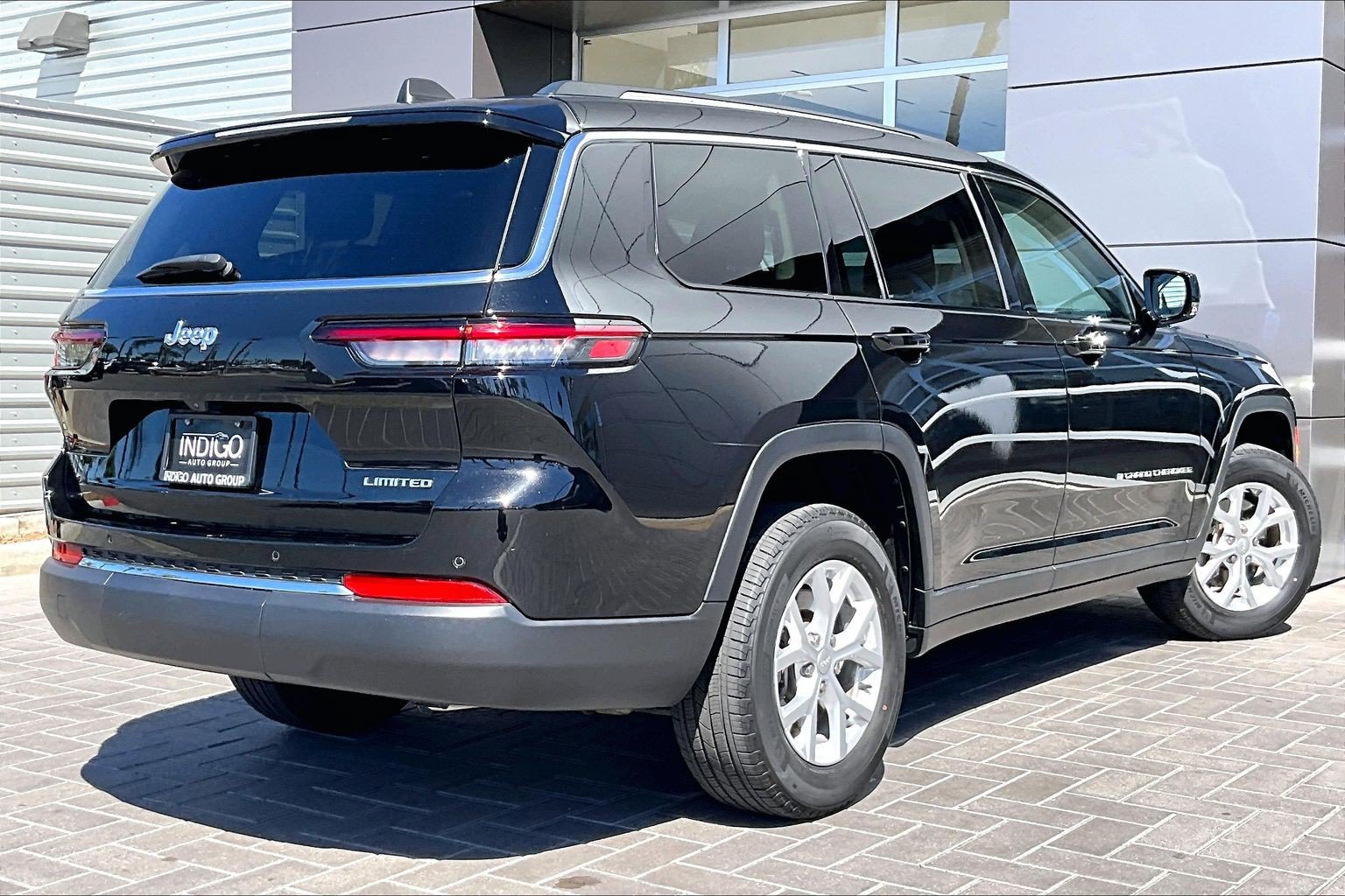 Used 2023 Jeep Grand Cherokee L Limited RWD image 13