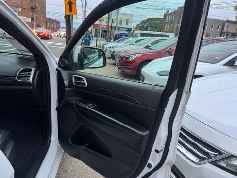 Used 2020 Jeep Grand Cherokee Altitude image 28