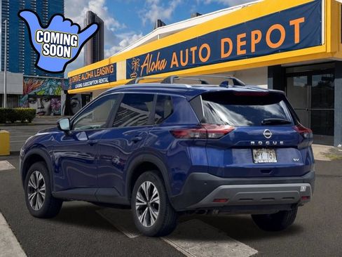 Used 2022 Nissan Rogue SV w/ SV Premium Package FWD image 3
