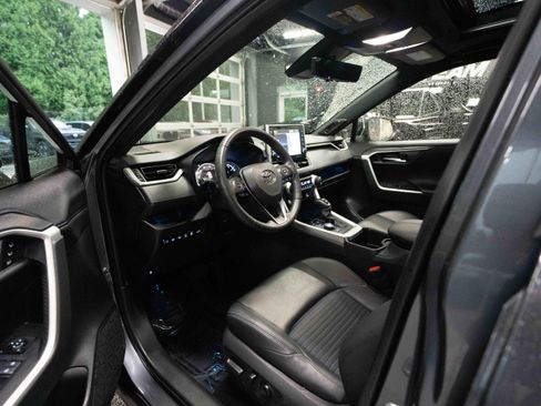 Used 2022 Toyota RAV4 XSE AWD/4WD image 8