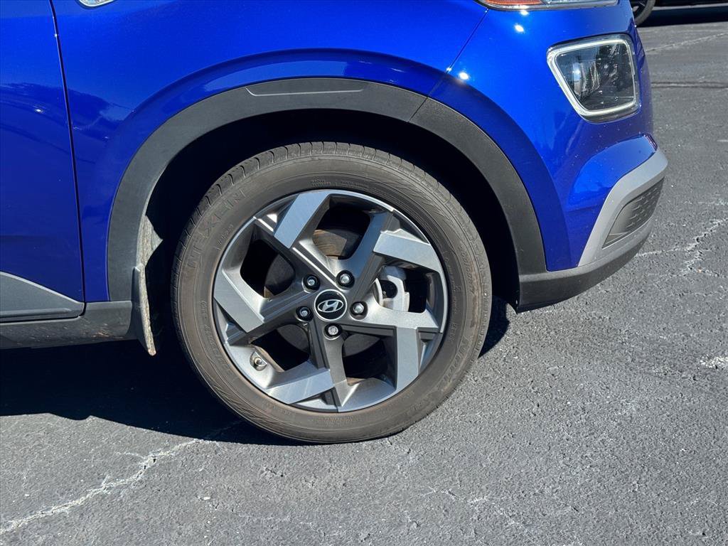 Used 2025 Hyundai Venue Limited FWD image 9