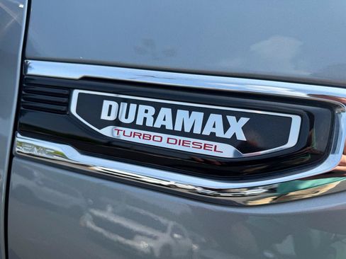 Used 2023 GMC Sierra 1500 SLT w/ SLT Premium Plus Package AWD/4WD image 9