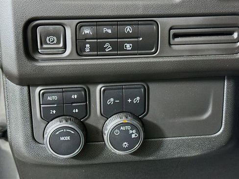 Used 2023 Chevrolet Tahoe Z71 w/ Luxury Package image 10