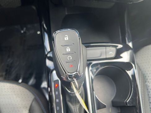 Used 2025 Chevrolet Trax LT FWD image 21