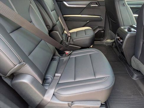 Used 2026 GMC Acadia Elevation w/ Elevation Premium Package AWD/4WD image 19