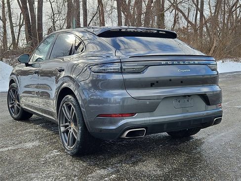 Certified 2022 Porsche Cayenne Coupe image 3